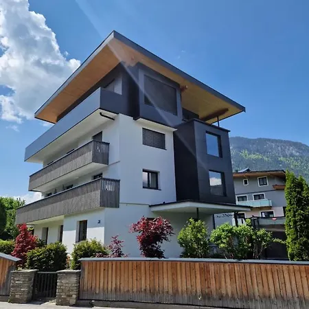 Anna & Paul Apartment